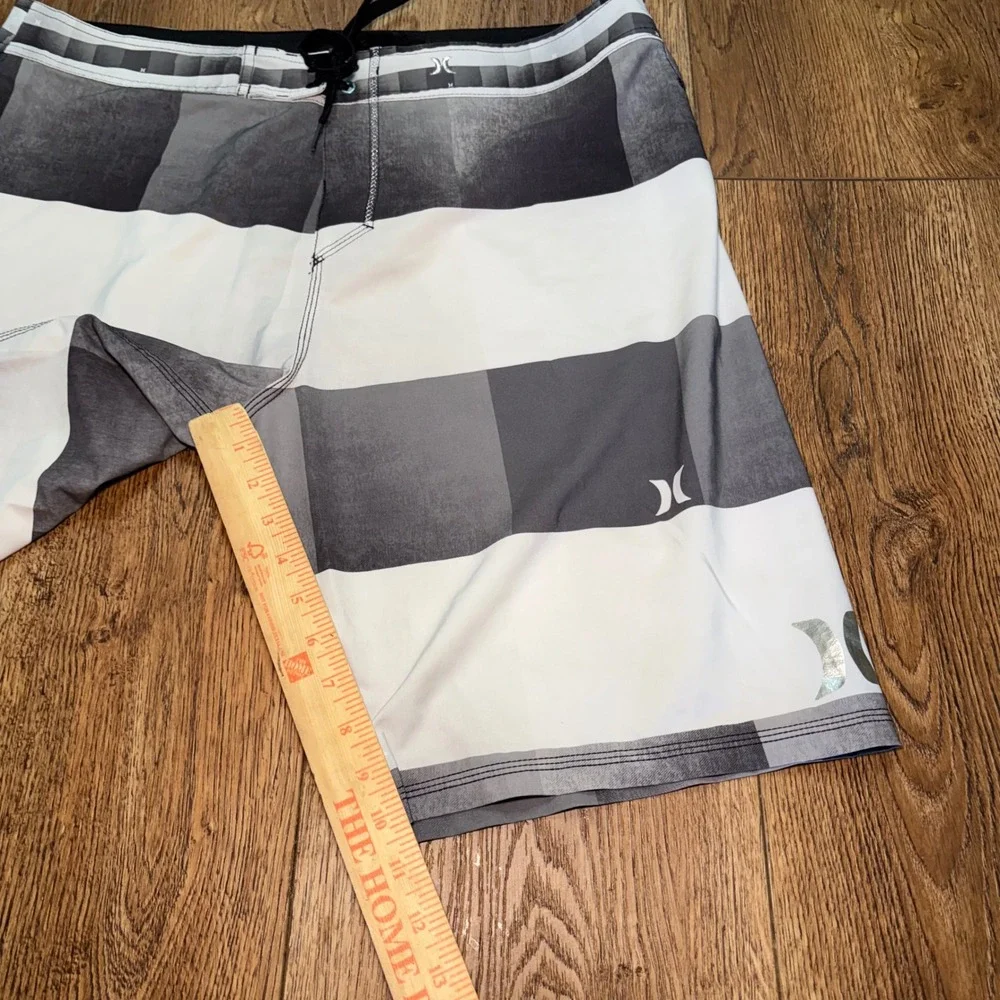 Hurley Phantom Board Shorts Mens 36 Gray White Stripe Stretch Swim Trunks Surf